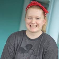 Amber Dinsmore's Instagram, Twitter & Facebook