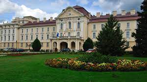 The hungarian university of agriculture and life sciences is a university of technology in hungary. File Premontrei Gimnazium Es Rendhaz Godollo Szent Istvan Egyetem 15414 Sz Muemlek Jpg Wikipedia