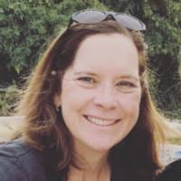 Leslie Mains's Instagram, Twitter & Facebook