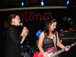 Haar hits heaven is a place on earth en circle in the sand zijn de bekendste nummers, maar het album bevat nog tal van erg mooi gebrachte songs.<br>totaalscore album: Belinda Carlisle Steckbrief Promi Geburtstage De
