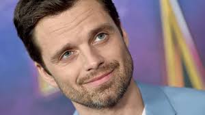 Ricki, una popolare rockstar che ha dato tutto per realizzare il sogno di diventare una celebrità, decide di ritornare a casa per recuperare il rapporto con la sua famiglia. Sebastian Stan Pubblica Una Foto Spinta E Fa Impazzire Il Web Foto