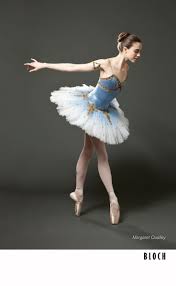 Margaret Qualley 736 X 1191 Ballet Bloch Armsup Armpits Ballet Beautiful Margaret Qualley Ballet Photography