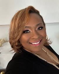 Leslie Renee's Instagram, Twitter & Facebook