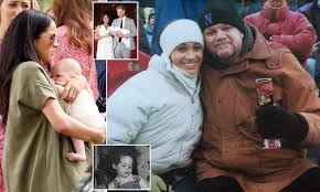 Prince harry and meghan markle are pissed about a paparazzi shot of their son, archie, which they say was snapped in their own backyard, so now they're suing. Thomas Markle Asks Why Can T I Meet Archie Daily Mail Online
