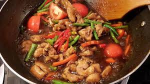 Tersaji segar, salad mangga a la thai yang dilengkapi steak daging ini adalah menu istimewa minggu ini. Paprik Ayam Ala Kedai Tomyam Confirm Suami Tambah Nasi Daily Makan