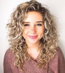 Top 60 Flattering Hairstyles For Round Faces Curly Hair Styles Naturally Curly Hair Styles Medium Hair Styles