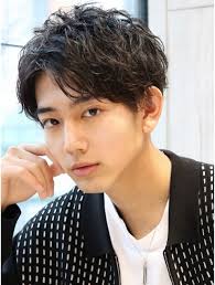 アワード2019 10位受賞スタイル グロッシースパイラル l018164064 ネイビー navy のヘアカタログ ホットペッパービューティー メンズパーマ ショート メンズ 髪型 ミディアム 刈り上げ パーマ メンズ