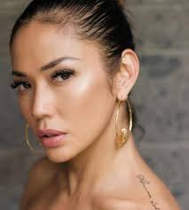 What a beautiful song.. even the strong ones need a break Kau si perkasa Ada  lara apa hari ini Yang paling gagah Hadapi gilanya dunia Sandarkanlah  padaku Tubuh yang lelah memangku Berat