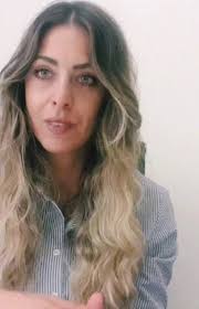 Il nostro cervello impiega 21 giorni a consolidare una nuova abitudine. La  paura di uscire è la paura dell'ignoto già nota come sindrome del  prigioniero