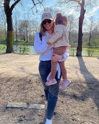 Emil forsberg is the son of former gif sundsvall player leif forsberg, and grandson of lennart forsberg who also played for gif sundsvall. 5 Potret Modis Shanga Hussain Istri Emil Forsberg Gelandang Swedia Di Euro 2020 Femalesia