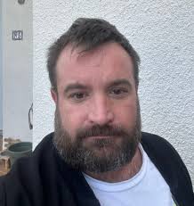 Nous revendons 40 à 50 tonnes de colis par mois" : Comment devient t-on  vendeur de colis mystère ?