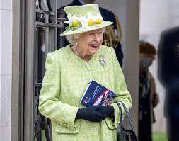 Robert jobson claimed on true royalty tv's the royal beat that her majesty will retire from royal life in 2021. We Probably Won T See The Royal Family Or Queen Elizabeth Easter 2021