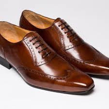 Faites vos chaussures neuves en les portant peu puis de plus en plus longtemps ; Detendre Des Chaussures En Cuir Apprenez A Elargir Vos Chaussures Neuves