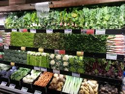 Pin By Tab On Lineales Produce Displays Vegetable Shop Fruit And Veg