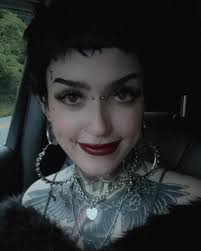 Lily Rapp's Instagram, Twitter & Facebook