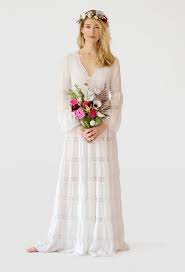 20 Wedding Dresses For The Bohemian Bride Outdoor Wedding Dress Wedding Dresses Hippie Trendy Wedding Dresses