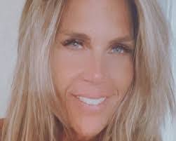 Karen Goldfarb's Instagram, Twitter & Facebook