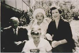 Thomas Son Paddy Annie Gertie Mathews With Daughter Yvonne Grand Daughter Kerry Lawson Nsw Couple Photos Photo Blue Mountain