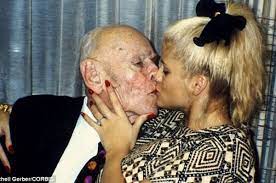 Sugar daddy meets sugar baby. What S The Most Luxurious Gift Your Sugar Daddy Got You