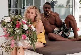 She has two younger brothers: Piper Perabo On Netflix S Turn Up Charlie With Idris Elba And Coyote Ugly