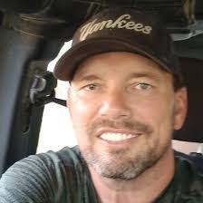 Lauri Chase's Instagram, Twitter & Facebook