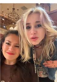 Scarlett Holt's Instagram, Twitter & Facebook