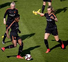 De opvallendste speler bij de afrikaanse ploeg is keeper annette ngo. Zo Bereiden De Oranje Leeuwinnen Zich Voor Op Duel Met Chili Foto S Sportnieuws