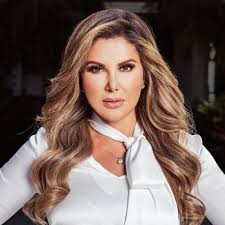 Queens supporting Queens! I'm so thankful to have been honored and  recognized by the city of Los Ángeles along with these incredible women.  @glaudibyjohanahernandez @marilynodessaoficial To be…