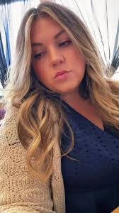 Tara Hensley's Instagram, Twitter & Facebook