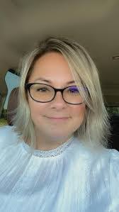 Lisa Parslow's Instagram, Twitter & Facebook