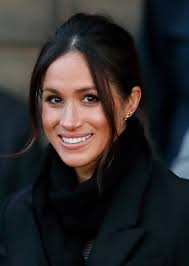 Meghan Markle Il Dettaglio Che Non Hai Notato Sugli Orecchini E Da Imitare Meghan Markle Hair Meghan Markle Meghan Markle Prince Harry