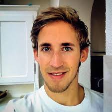 Robin Bos (@RobacoMedia)