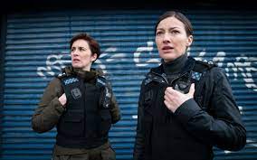 Bent coppers and the detectives sent to stop them. Line Of Duty Lohnt Es Sich Die Polizeiserie Aus Grossbritannien Anzuschauen Gq Germany