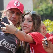Milton, sus hijos y la esposa de ricardo gareca, gladys hartintegui, festejaron junto a todo el país. Familia De Ricardo Gareca Como No Voy A Querer Que Se Quede En El Peru Mundial Depor
