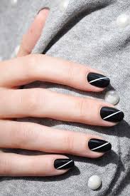 Black And White Nail Art Keep It Simple This Season With A Polished Application Of Black Highlighted By A Stoic Diagonal Streak Of White Nail Designs White Nail Art Black Nail Designs