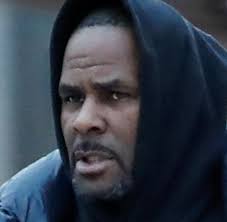 The coronavirus pandemic repeatedly thwarted attempts to put kelly, 54, on trial in 2020. Missbrauchsvorwurfe Plotzlich Bricht R Kelly In Tranen Aus Welt