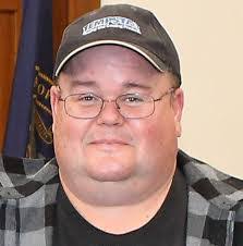 Wade Lewis's Instagram, Twitter & Facebook