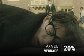 A teoria de tudo baseado na biografia de stephen hawking, o filme mostra como o jovem astrofísico (eddie redmayne) fez descobertas importantes sobre o tempo, além de retratar o seu romance com a aluna de cambridge jane wide (felicity jones) e a descoberta de uma doença motora degenerativa quando tinha apenas 21 anos. A Teoria De Tudo O Real E A Ficcao Na Obra Sobre Stephen Hawking Veja