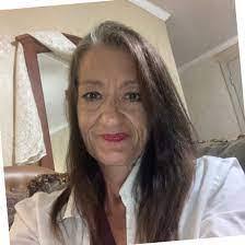 Kerry Compton's Instagram, Twitter & Facebook