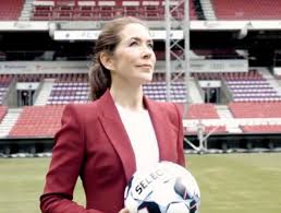 Familles royales porcelaine famille royale de danemark princesse héritière mary prince et princesse reine marie reine roi monarchie danoise danemark. La Famille Royale Danoise