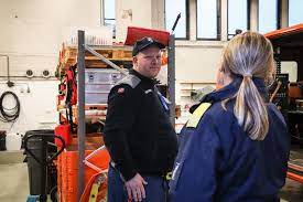 Sivilforsvaret tester sireneanlegg tyfoner for varsling av befolkningen ved uønskede hendelser to ganger i året. Eigersund Blalys Sivilforsvaret Rykker Ut Fra Egersund Til Skredet I Gjerdrum Har Med Seg Det Eneste Operative Amfibiekjoretoyet I Landet
