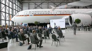 Communist radicals hijack air force one with the u.s. So Sieht Die Air Force One Der Kanzlerin Aus Das Neue Flaggschiff Der Flugbereitschaft Stern De