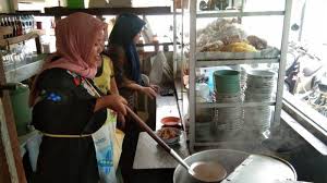 Cara masak mie sop ayam khas medan yang mudah dan enak. Pengunjung Mie Sop Bu Tuti Selalu Ramai Meski Lokasinya Di Dalam Gang Tribun Medan