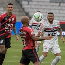 O atlético paranaense venceu mais uma, dessa vez fez 2 x 0 no vasco na arena da baixada e continua liderando o campeonato brasileiro agora o grêmio foi ao morumbi enfrentar o são paulo e acabou perdendo. Athletico X Sao Paulo Onde Assistir Escalacoes E Arbitragem 06 08 2021 Uol Esporte
