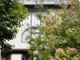 Ce mercredi 10 juillet sur le plateau de tout le monde veut prendre sa place, nagui s'est livré au jeu des confidences à propos de certaines célébrités qu'il a croisées au cours de sa carrière. Montmartre Maison Neumont Place Du Calvaire Montmartre Secret