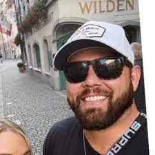 Ryan Keeling's Instagram, Twitter & Facebook