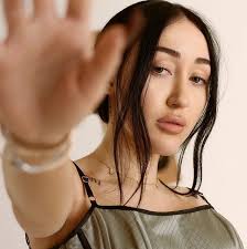 Полное имя — ноа линдсей сайрус (noah lindsey cyrus). Tmrw Features Noah Cyrus Is The Coolest Person We Know