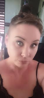 Pixie hair style for growing hair