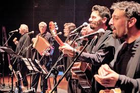 ¡el pueblo unido, jamás será vencido! is one of the most internationally renowned songs of the nueva canción chilena (new chilean song) movement. Quilapayun Celebrara Los 50 Anos De La Cantata Santa Maria Con Concierto En Matucana 100 Diario El Pulso Desde O Higgins Para Chile Y El Mundo