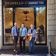 This boutique is temporarily closed for the benefit of us all, as we stand together in facing such hard times, united in the hope that life will return to normal soon. Vocal Invitation Wird Hausband Von Brunello Cucinelli